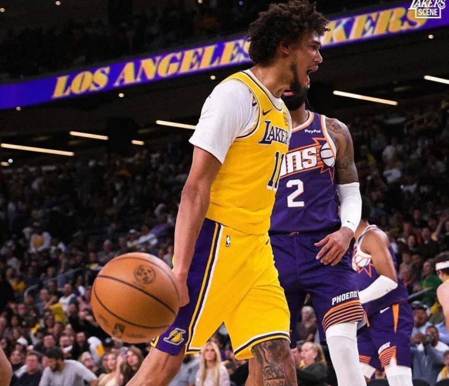 28圈-包含詹姆斯在湖人比赛中出色防守，逆转引发热议！的词条